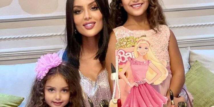 دنيا بطمة تكشف ملامح ابنتها الصغرى لأول مرة احتفالا بعيد ميلادها