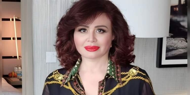 إلهام شاهين تستنكر الهجوم على أسرة عادل إمام