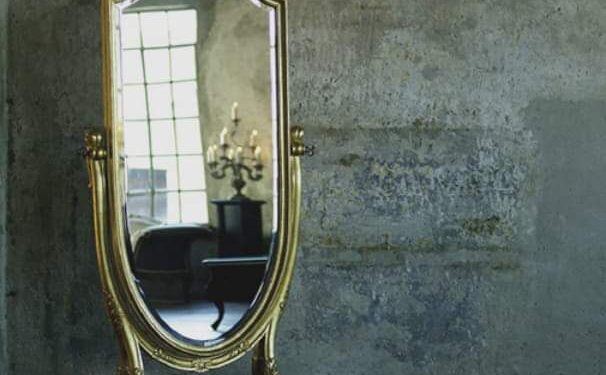 مَا قَالَتْهُ مِرآتِي …