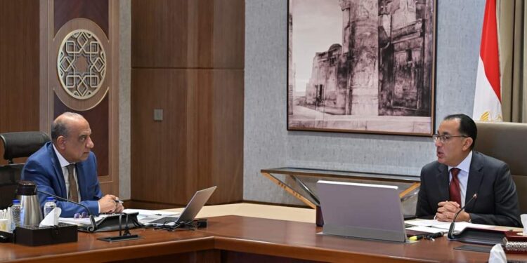 رئيس الوزراء يتابع مع وزير قطاع الأعمال عدداً من ملفات العمل