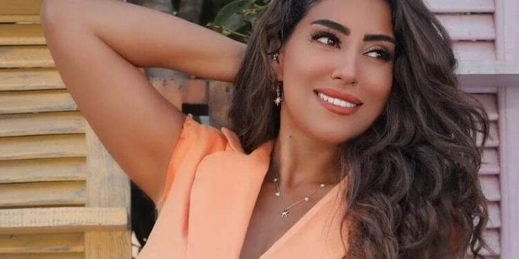 آيتن عامر بوجه شاحب للغاية وتروي تفاصيل أزمتها الصحية