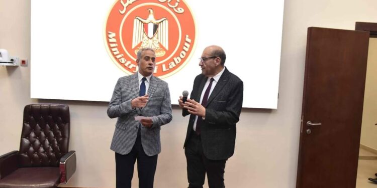 وزير العمل يشهد حلف “اليمين القانونية” لـ 39 مفتشاً جديداً