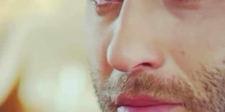 وبين حَرجَك .. وبين جَرحَك : بقلم الشاعر وائل رشوان