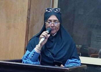 كتبت الشاعرة عزه السعدني :( لو ع الجرح أنا داويته )