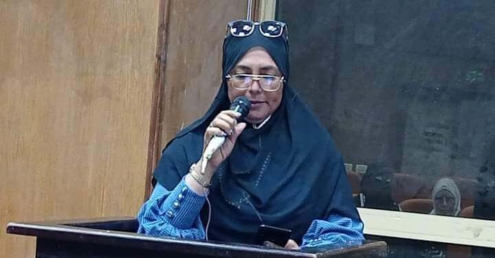 كتبت الشاعرة عزه السعدني :( لو ع الجرح أنا داويته )