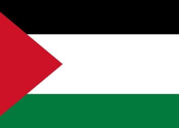 أنا العالقةُ في ترابِك …