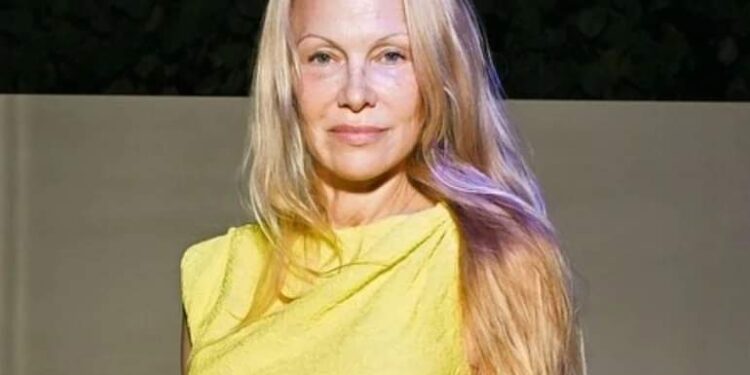 ممثلة أمريكية تتعرض لانتقادات حادة بسبب صورة لأطفال غزة: ما القصة؟