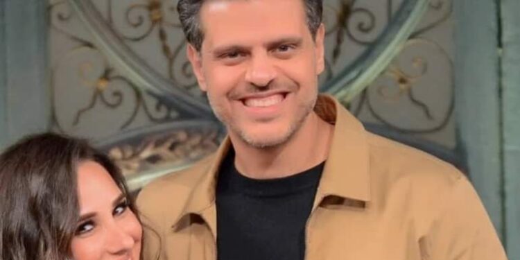 شيري عادل تحذف صورها مع زوجها طارق صبري والأخير يعلق