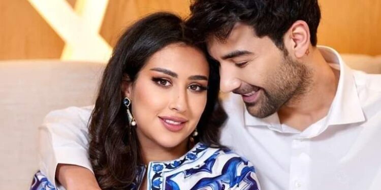 عقيل الرئيسي يصف فرح الهادي بالعجوز والأخيرة ترد ساخرة