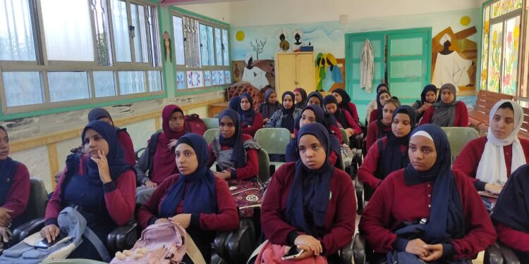 “تمكين المرأة المصرية الريفية” بثقافة السويس