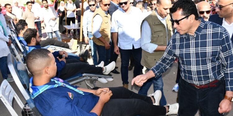 تضامنا مع غزة… وزير الشباب والرياضة يطلق الحملة القومية للتبرع بالدم