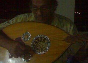 لمَّا المُغنِّى مَدْ ايدُه