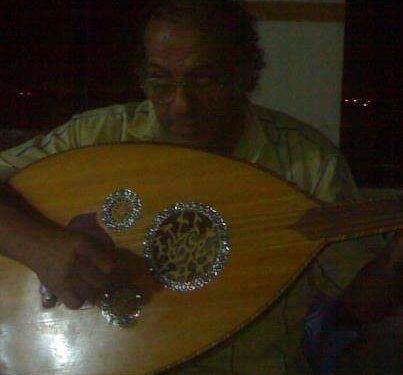 لمَّا المُغنِّى مَدْ ايدُه