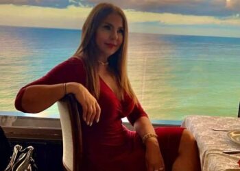 زائرةٌ فـي مُنتصفِ الشوق