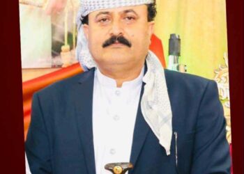 زَيتونُ  بِلاديَ  يَعرِفُني   