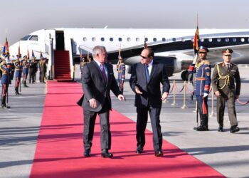 الرئيس السيسي يستقبل  ملك الأردن بمطار القاهرة