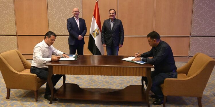 مصر وكندا توقعان  عقد بحث جديد للتنقيب عن الذهب والمعادن المصاحبة