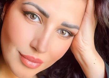 أتساءل أحيانا