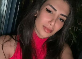 في الأمس أسميتَني المرآة