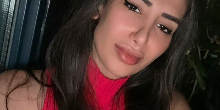 في الأمس أسميتَني المرآة