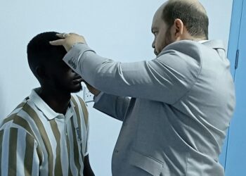 فريق الطبي الزائر للعيون يستكمل حالات الحجر بمستشفى الهرم 