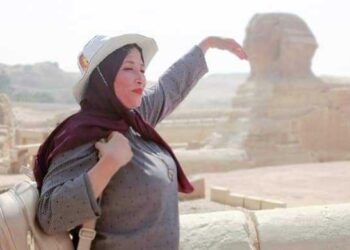 أخدتنى اللهفة وقمت أحكي  …