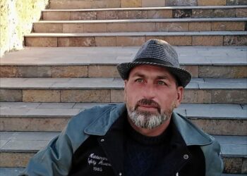 “لاشيء يشبهني سواي” .. بقلم الشاعر أكرم فارس عريج