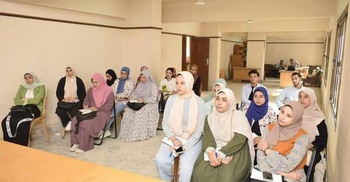 لقاءات وورش تدريبية متنوعة لطلاب المدارس والجامعات بالمنيا