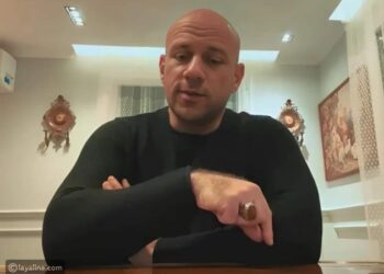 الموت يفجع أحمد مكي وشقيقته إيناس