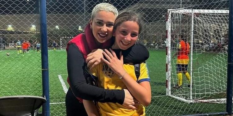 نشرت أسما شريف منير صورة جمعت بينها وبين طليقها