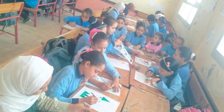 ورش للأطفال وأغاني من الطرب الأصيل ضمن قافلة قصور الثقافة بقرية السعدية