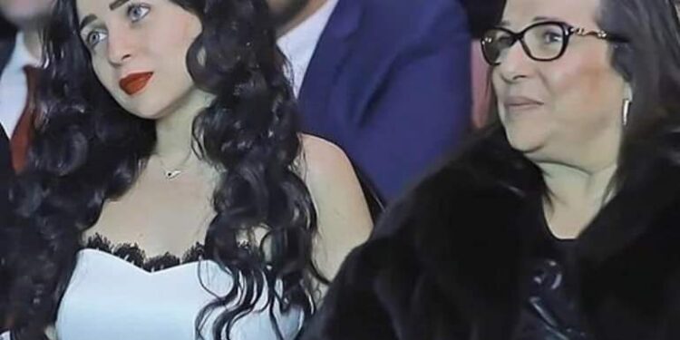 والدة مي عز الدين تدخل في أزمة صحية