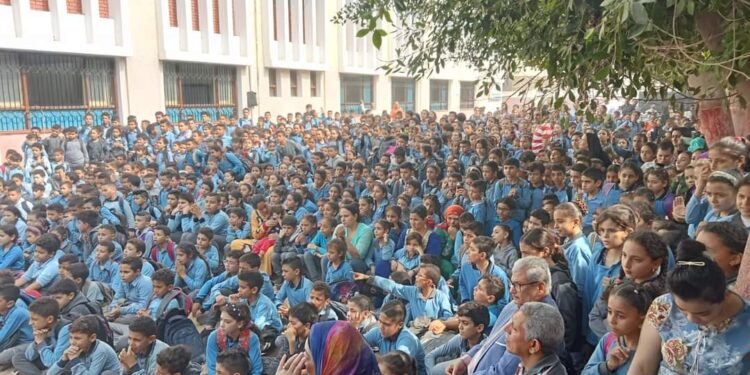 تفاعل وإقبال كبير على أنشطة تعزيز المواطنة بقرية نزلة عبيد بالمنيا