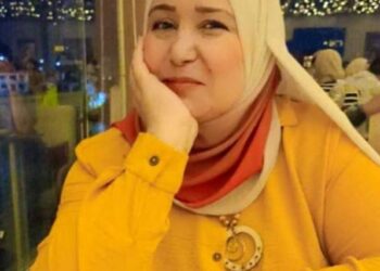 لا شىء يدعوني لدهشةِ عاشقٍ ..