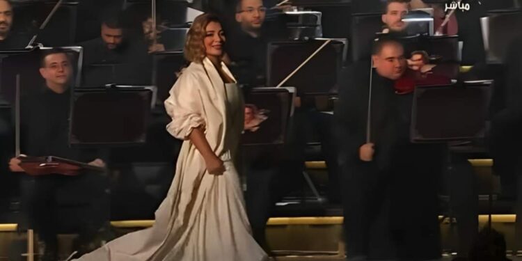 أصالة تصعد المسرح حافية القدمين: أبرز لقطات حفل “روائع بليغ حمدي