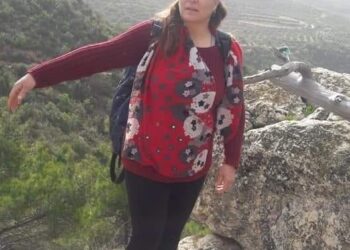 جائعة أنا إليك