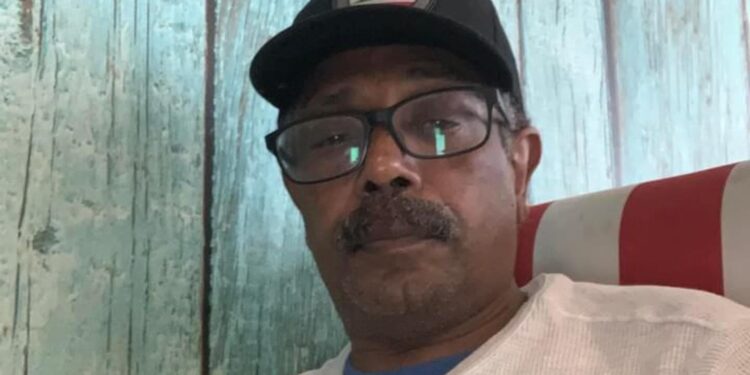 إلي المقبور بقلبي