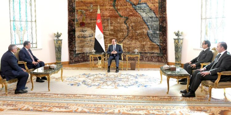 الرئيس السيسي يستقبل رؤوساء الأحزاب المرشحة في الإنتخابات الرئاسية