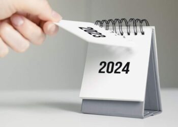 حزن نهايات الأعوام.. لا تبحث عن الإنجازات وكن ممتنا للألم