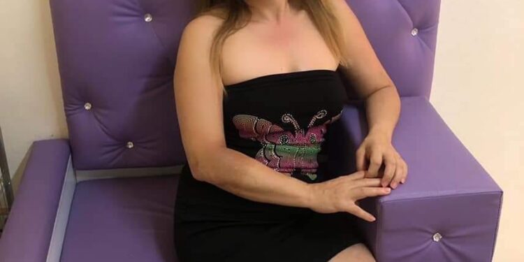 أمي لنا لقاء