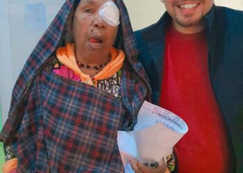 فريق الطبي لمستشفى بنغازي التعليمى لطب وجراحة العيون يجري عمليات جراحية بمدينة فزان