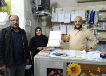 قرطاسية ومكتبة المتوسط تكرم الصحافية ريم العبدلي