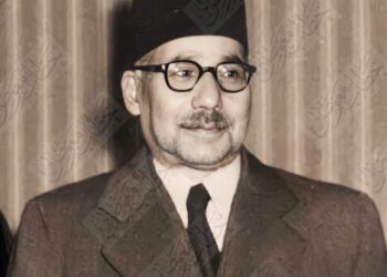 الأستاذ زكي المهندس عميد كلية دار العلوم