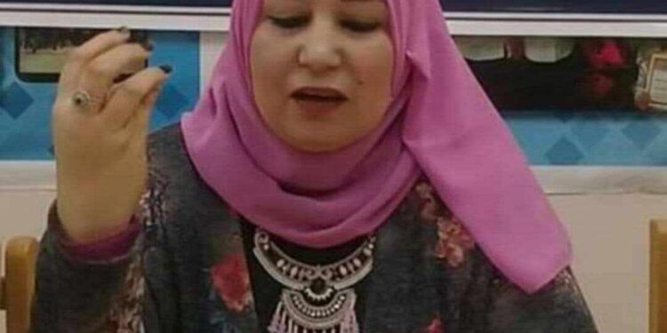 وحبُّكَ ليلٌ يضُمُ النجومَ …