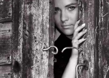 أنا زى شارع متواربة أبوابه …