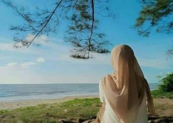 إِذَا رُفِعَتْ عَنْ الصُبْحِ السُتُورُ