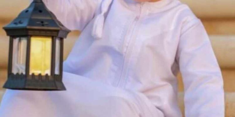 قد عاد بالفانوس