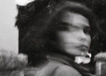 عزيزي صاحِبُ البذلَةِ السّوداء