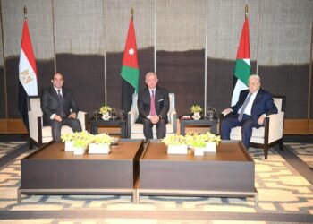 الرئيس السيسي يعود لأرض الوطن بعد مشاركته في المصرية الأردنية الفلسطينية