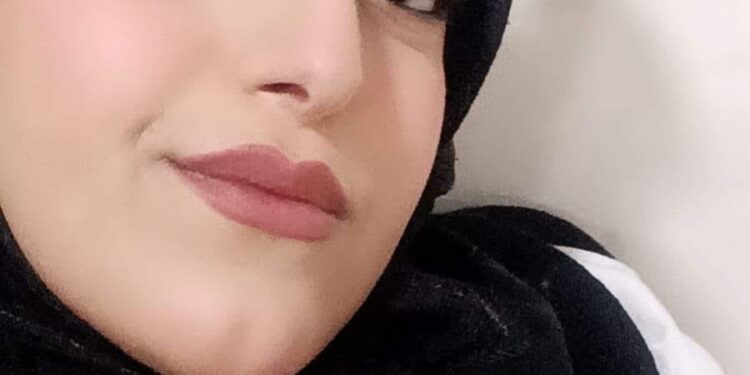 يأتيني صوتُكَ كالأصداءِ